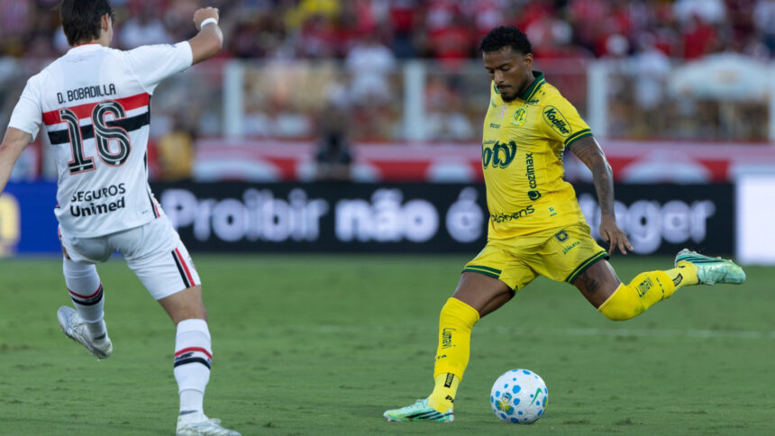 Reinaldo chega a 100 participações no Brasileirão com passe para gol