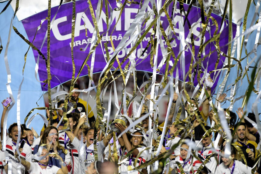 São Paulo derruba Corinthians e conquista o Brasileirão Feminino