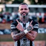 São Raimundo renova com Paulo Rangel e mantém camisa 9 para 2026/27