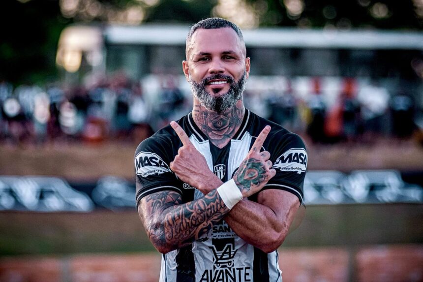 São Raimundo renova com Paulo Rangel e mantém camisa 9 para 2026/27