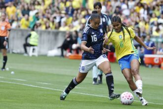 Seleção feminina treina em Recife e terá desfalques contra Argentina