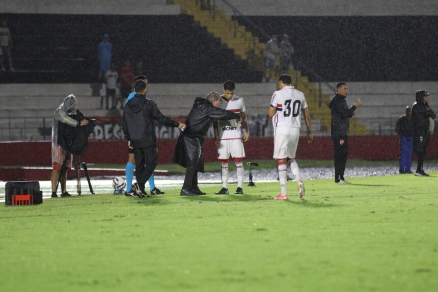 Tencati elogia postura do Botafogo-SP após derrota por 1 a 0