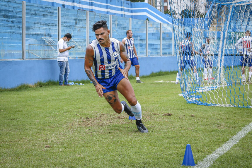 Tony Maraial renova com Sergipe e seguirá como lateral-direito em 2027