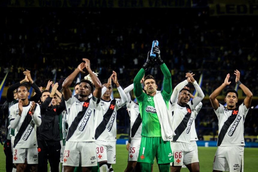 Vasco vence o Boca na Bombonera e sai em vantagem para a volta