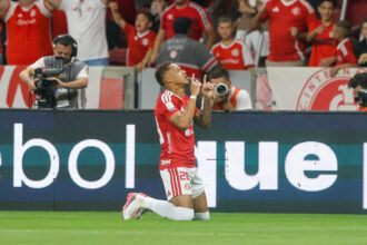 Vitinho abre placar relâmpago e garante vitória do Inter sobre Corinthians