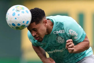 Vitor Roque retorna e fica à disposição para semifinal contra o Vasco