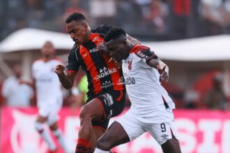 Vitória pressiona, mas cede empate por 1 a 1 ao Athletico-PR
