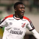 Viveros bate recorde e faz dois na goleada do Athletico sobre a Chapecoense
