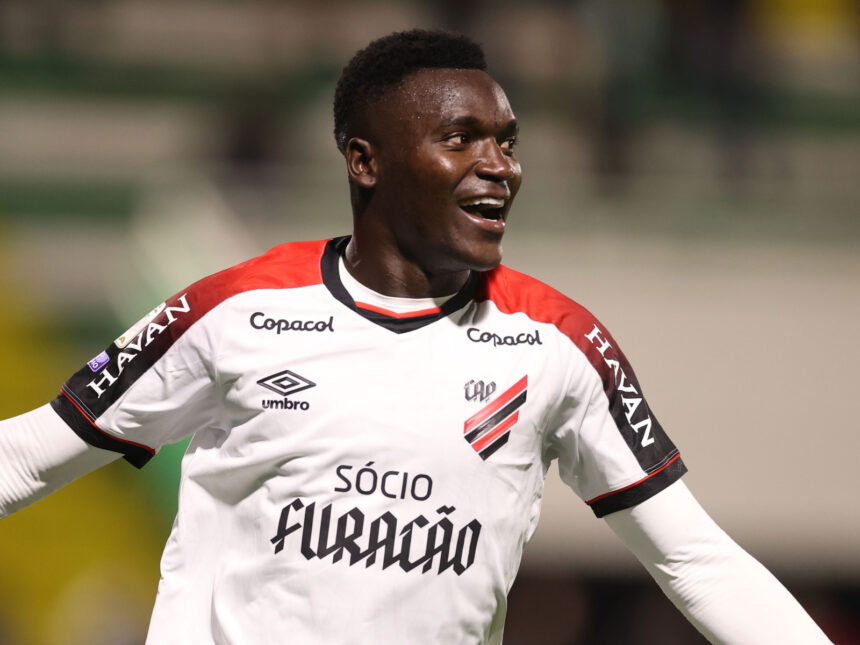 Viveros bate recorde e faz dois na goleada do Athletico sobre a Chapecoense